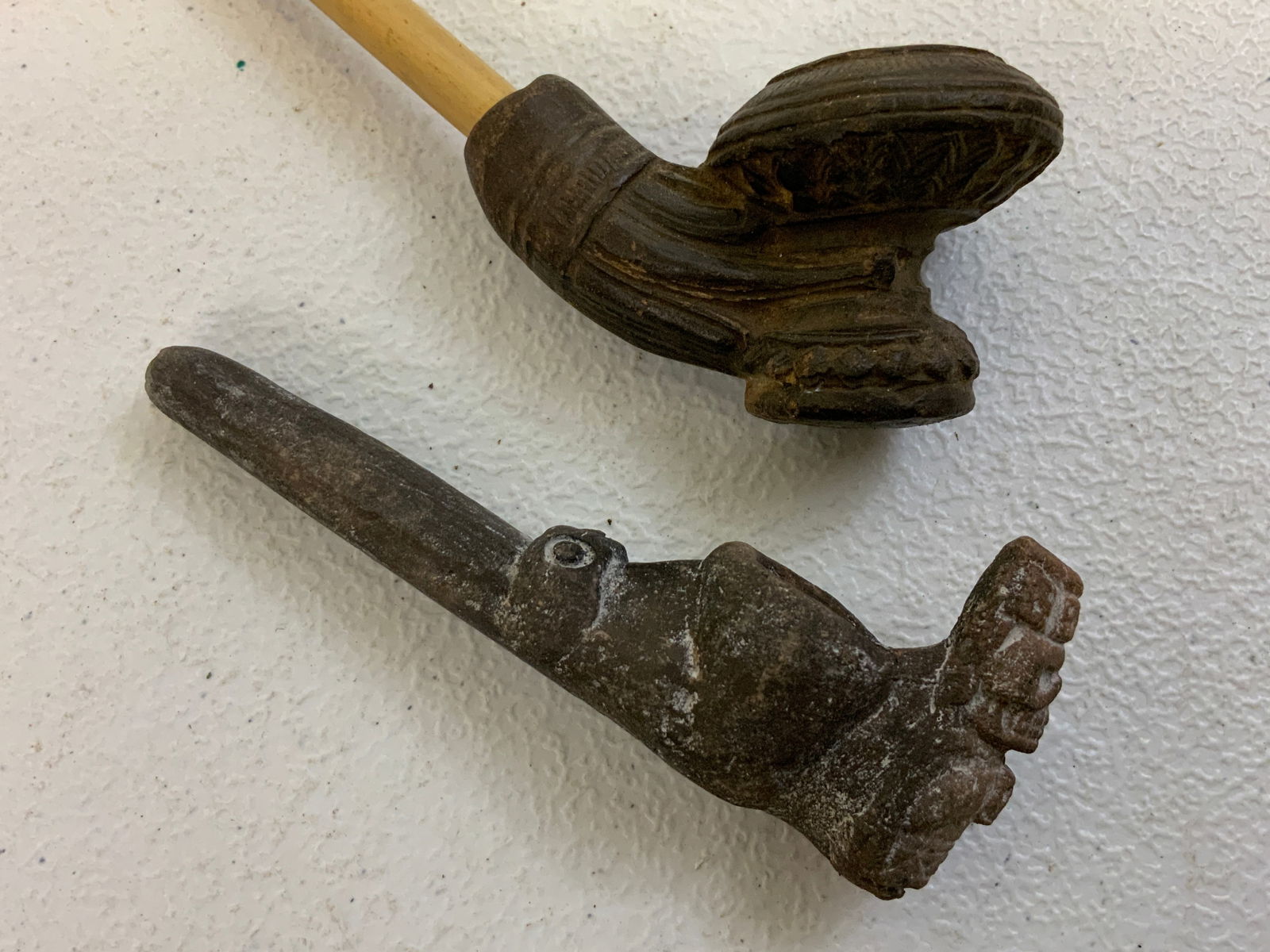 NATIVE AMERICAN AZTEC CLAY PIPES: NATIVE AMERICAN AZTEC CLAY PIPES . ANTIQUE. EXACT AGE UNKNOWN. FROM DR. PAUL D WYNN COLLECTION.