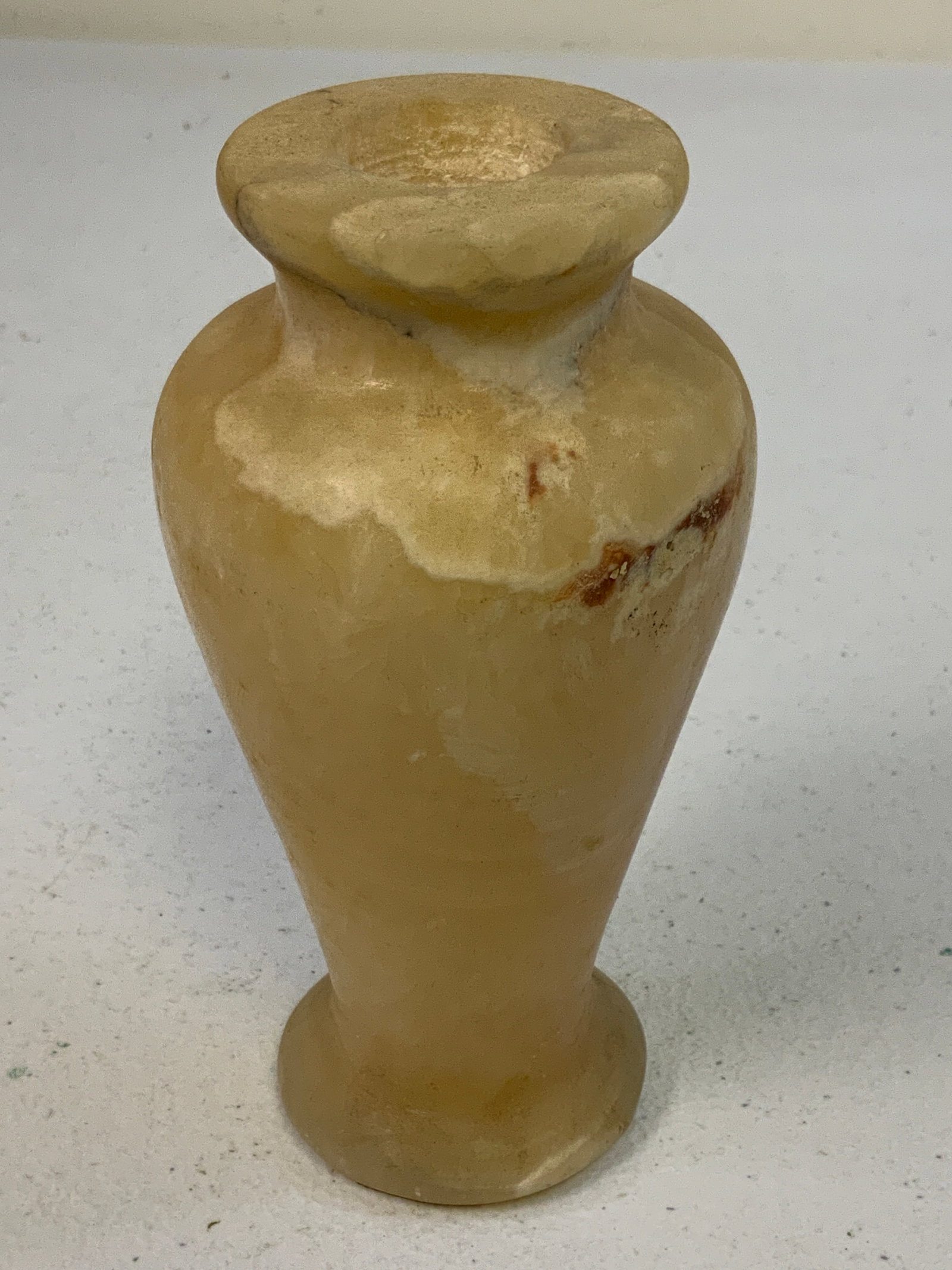 VINTAGE EGYPTIAN ONYX MARBLE ALABASTER STONE VASE: VINTAGE EGYPTIAN ONYX MARBLE ALABASTER STONE VASE. HEAVY. 5 1/2" TALL. FROM DR. PAUL D WYNN COLLECTION .