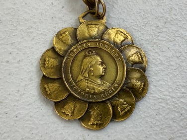 UNITED KINGDOM QUEEN VICTORIA JUBILEE CHAINED DECORATION