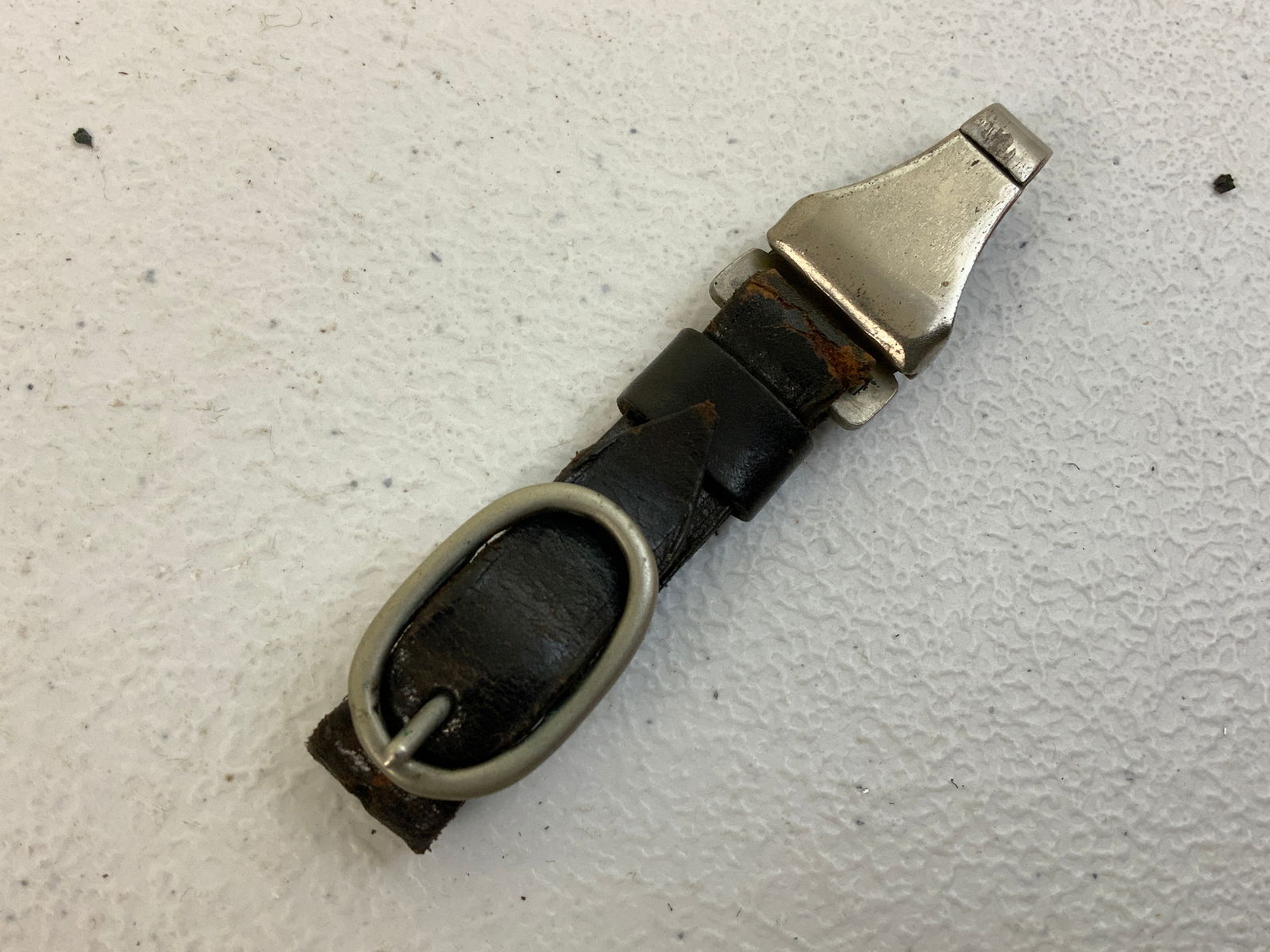 GERMANY THIRD REICH SS DAGGER SHORT HANGER: GERMANY THIRD REICH SS DAGGER SHORT HANGER. WELL USED BUT STILL GOOD CONDITION. MARKED CLIP.