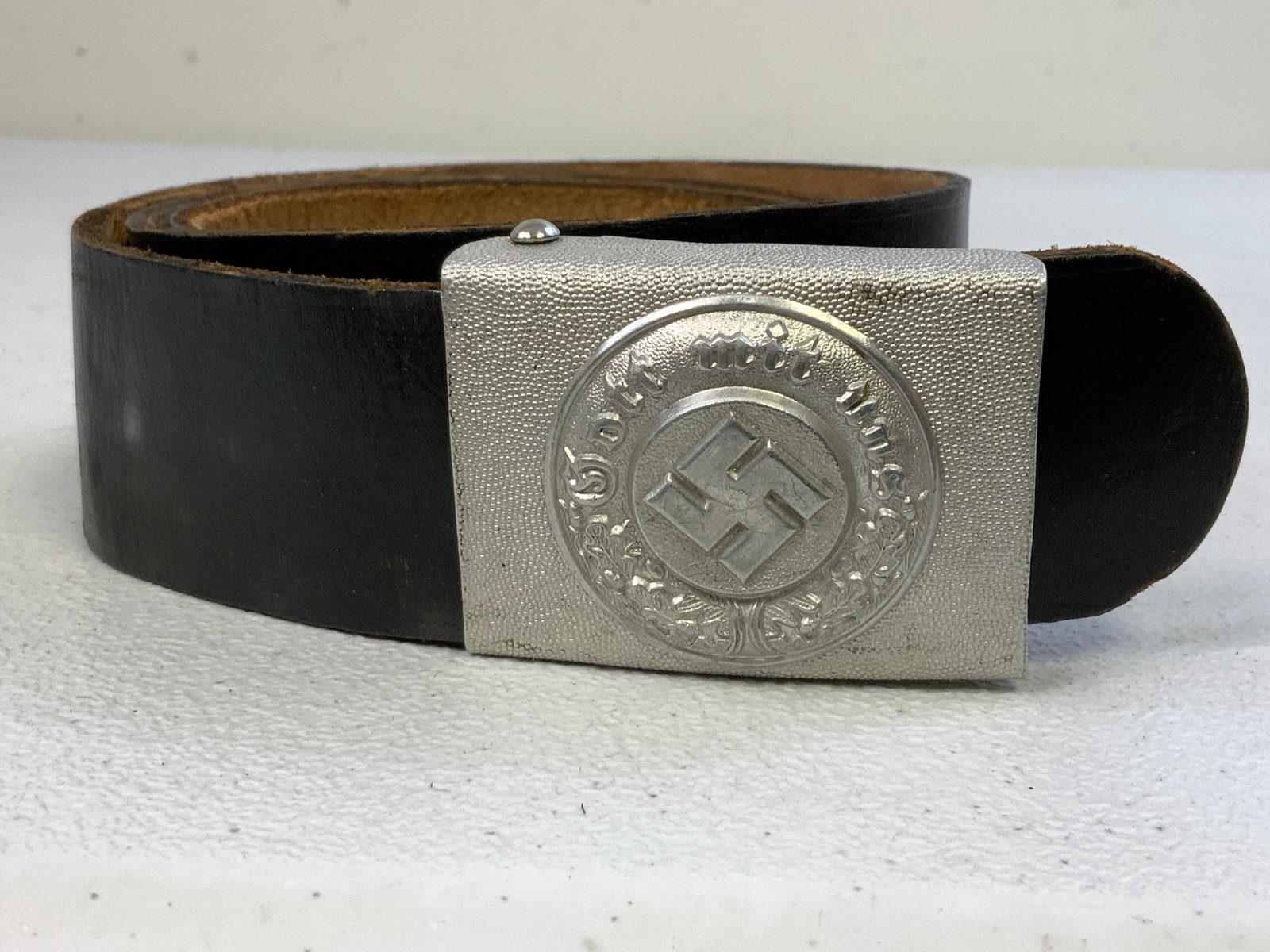 WWII GERMAN POLICE BLACK LEATHER BELT AND BUCKLE: WWII GERMAN POLICE BLACK LEATHER BELT AND BUCKLE. VERY GOOD CONDITION. ALUMINUM BUCKLE.