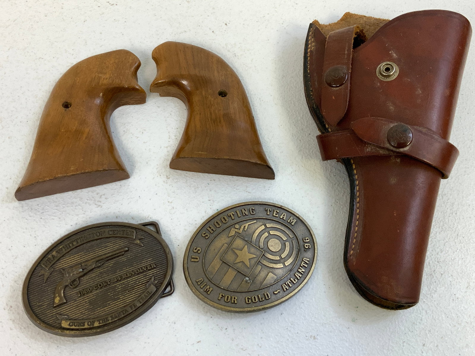 COLT SINGLE ACTION GUN GRIPS HOLSTER AND COLT BELT BUCKLE LOT: COLT SINGLE ACTION GUN GRIPS HOLSTER AND COLT BELT BUCKLE LOT