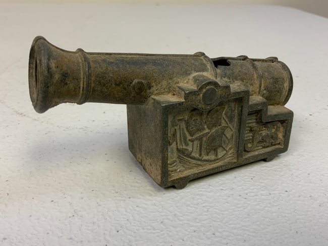 VINTAGE TOY CANNON MODEL: VINTAGE TOY CANNON MODEL . 4" LONG