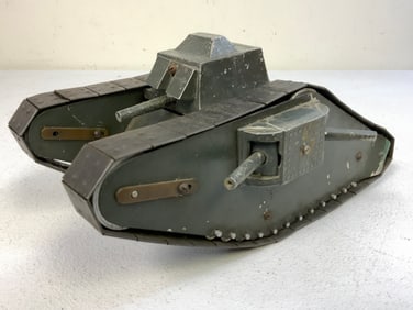 ANTIQUE WWI MK IV TANK METAL MODEL CLOCKWORK WIND UP MECHANISM