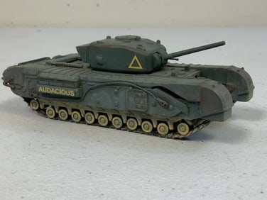 WWII UK CHURCHHILL DIE CAST TANK MODEL CUSTOM DETAILED