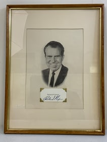 VINTAGE PRESIDENT RICHARD M. NIXON PORTRAIT WITH SIGNED CARD