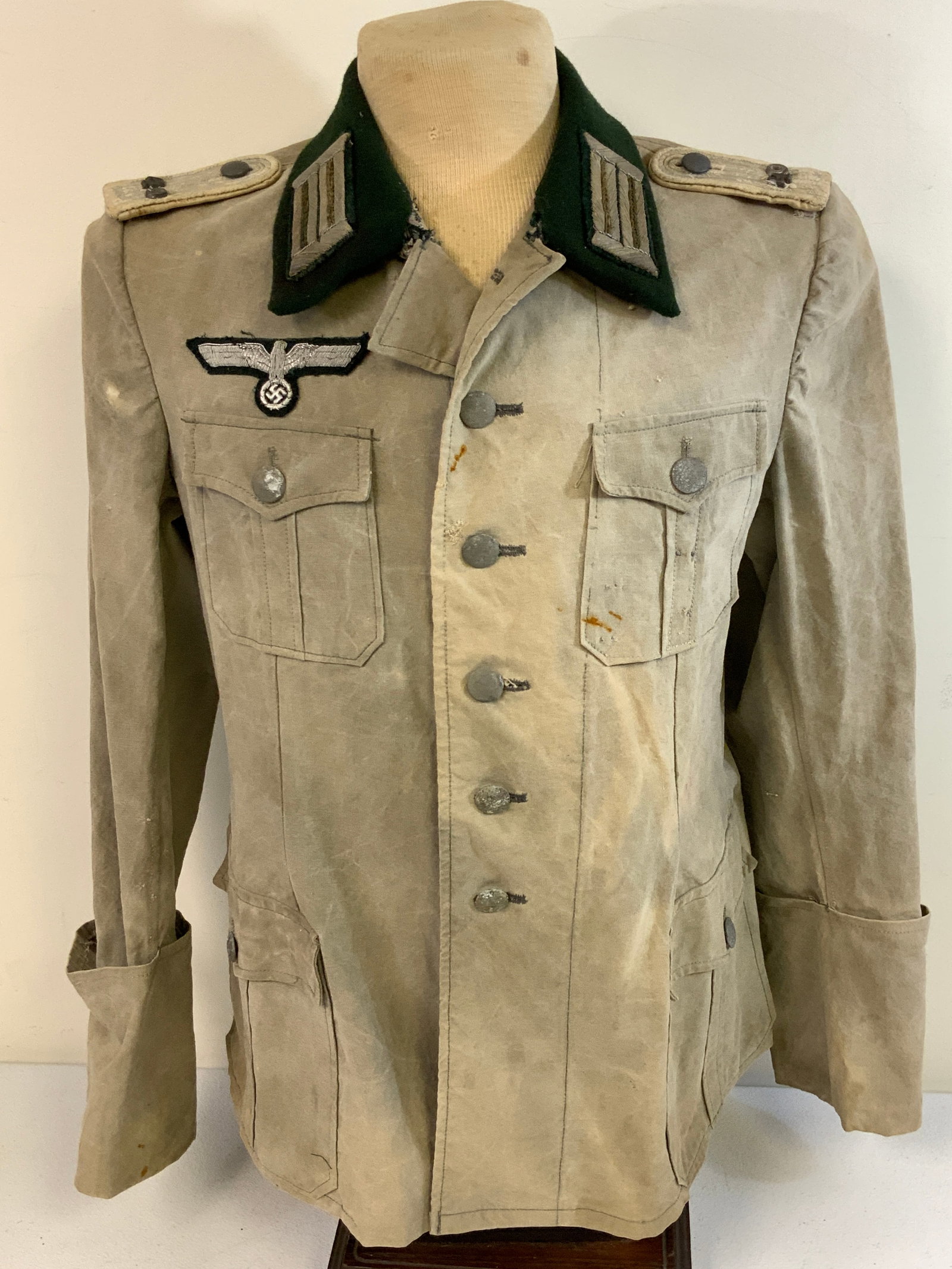 WWII GERMAN ARMY INFANTRY OFFICER SUMMER UNIFORM TUNIC: WWII GERMAN ARMY INFANTRY OFFICER SUMMER UNIFORM TUNIC. APPEARS TO BE FIELD MADE FROM CANVAS MATERIAL. VERY NICE LOOKING TUNIC WITH MUCH FIELD WEAR.