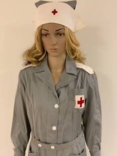 UNITED STATES WWII ERA AMERICAN FEMALE MEDIC NURSE UNIFORM: UNITED STATES WWII ERA AMERICAN FEMALE MEDIC NURSE UNIFORM . CIRCA 1940'S .MANIKIN IS NOT INCLUDED.