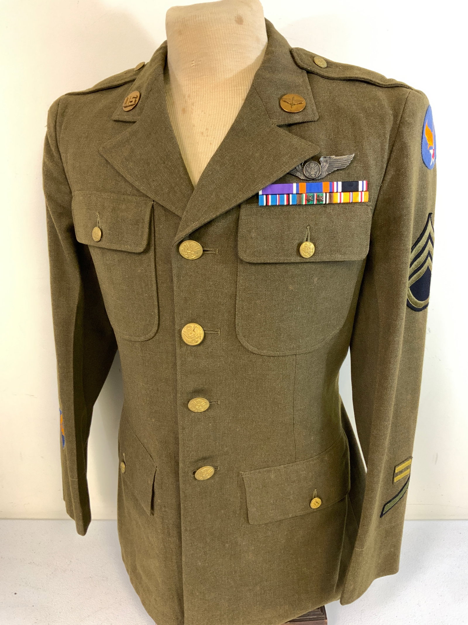 WWII US ARMY AIR CORPS NAMED UNIFORM DRESS TUNIC: WWII US ARMY AIR CORPS NAMED UNIFORM DRESS TUNIC. COMPLETE WITH ALL THE PATCHES , SILVER WINGS AND MEDAL BARS. NAME SELLE WRITTEN INSIDE. LABEL DATED 2/7/40 . GREAT OVERALL CONDITION.