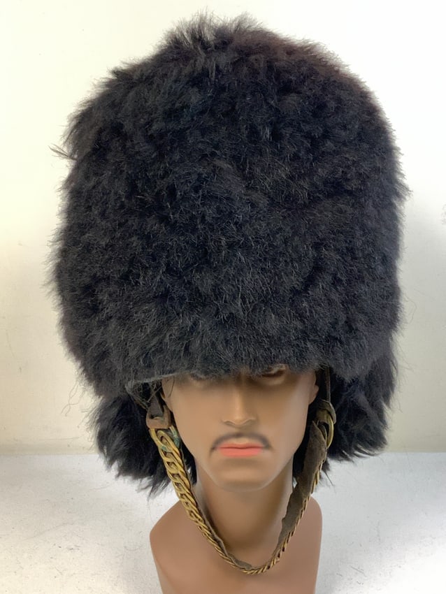 ANTIQUE BRITISH ROYAL GUARD BEARSKIN HEAD DRESS: ANTIQUE BRITISH ROYAL GUARD BEARSKIN HEAD DRESS. GREAT CONDITION OVERALL. BRASS DECORATED CHIN STRAP.LEATHER LINER IS STILL INSIDE.