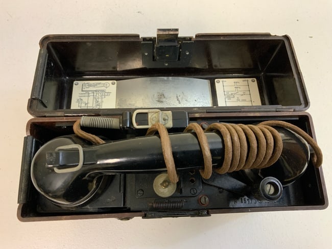 WWII GERMAN MILITARY BAKELITE FIELD PHONE: WWII GERMAN MILITARY BAKELITE FIELD PHONE . APPEARS TO BE IN GREAT CONDITION AND COMPLETE.