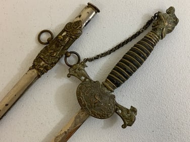 ANTIQUE US FRATERNAL MASONIC DRESS AND CEREMONIAL SWORD