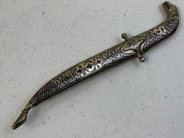RUSSIAN DAGESTAN SILVER AND NIELLO DECORATED DOG HEAD DAGGER