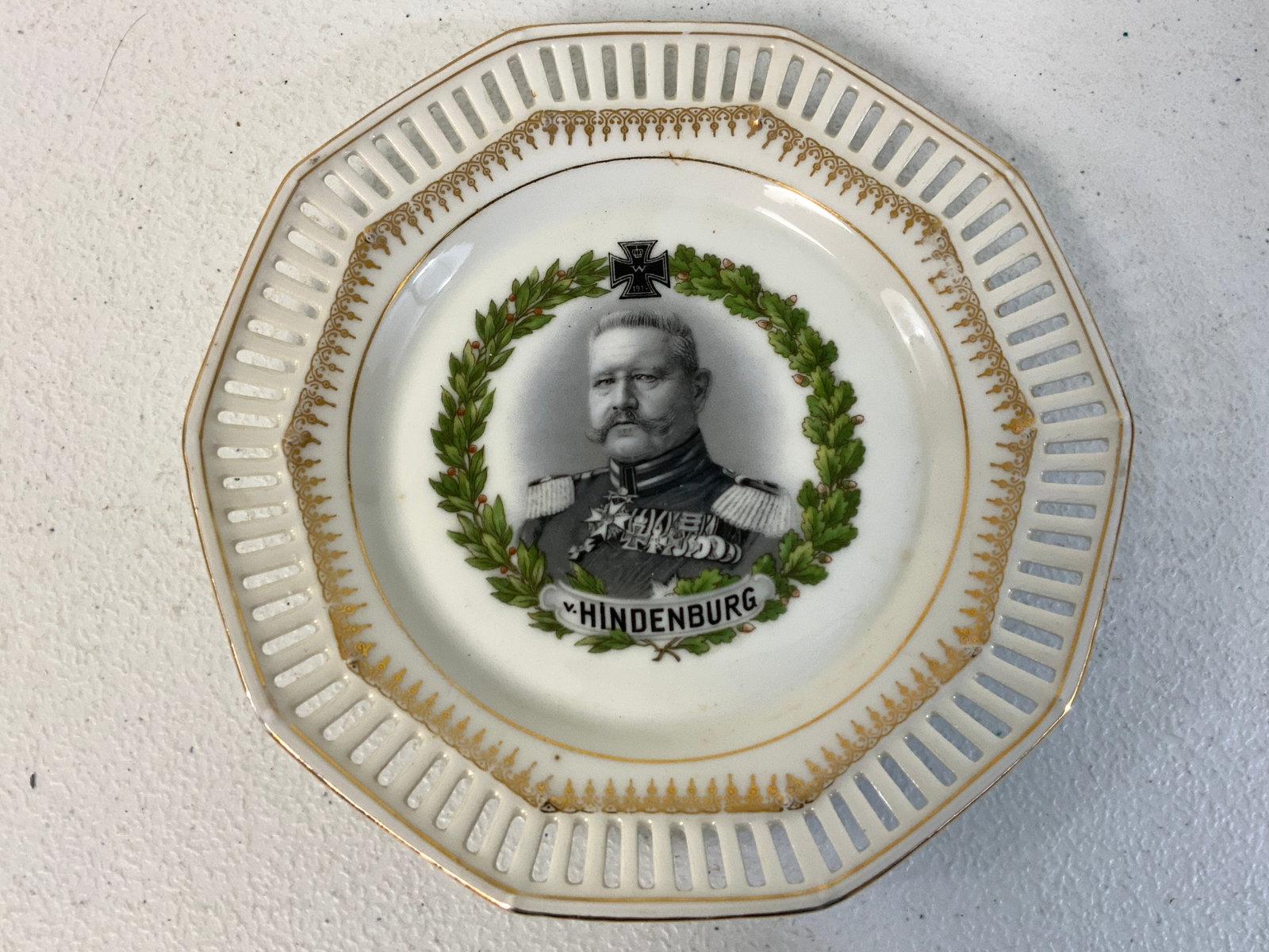 ANTIQUE WWI ERA IMPERIAL GERMAN PAUL VON HINDENBURG PORCELAIN PLATE: ANTIQUE WWI ERA IMPERIAL GERMAN PAUL VON HINDENBURG PORCELAIN PLATE. 6" DIAMETER