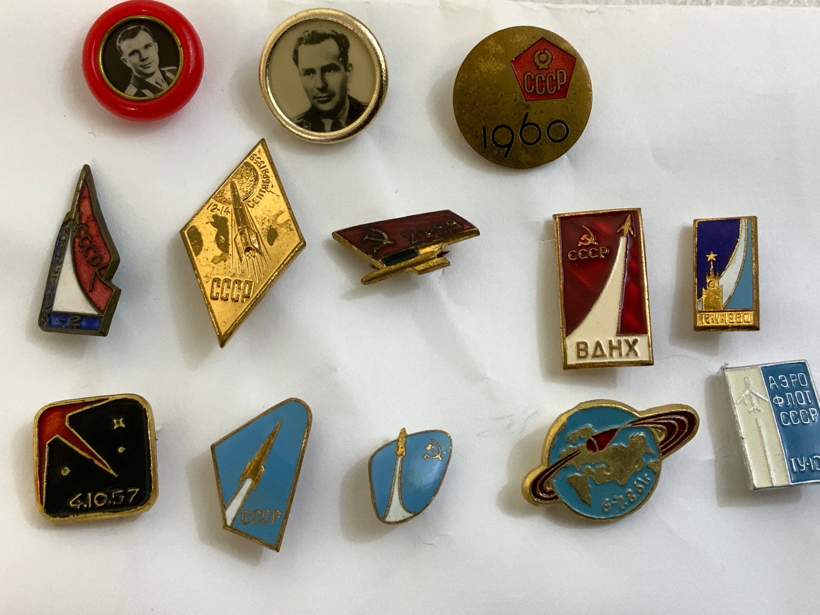 VINTAGE USSR SET OF SPACE EXPLORATION PINS 1950'S-60'S: VINTAGE USSR SET OF SPACE EXPLORATION PINS 1950'S-60'S