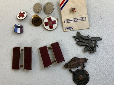 USA WWII ERA US RED CROSS AND OTHER MILITARY PINS BADGES LOT