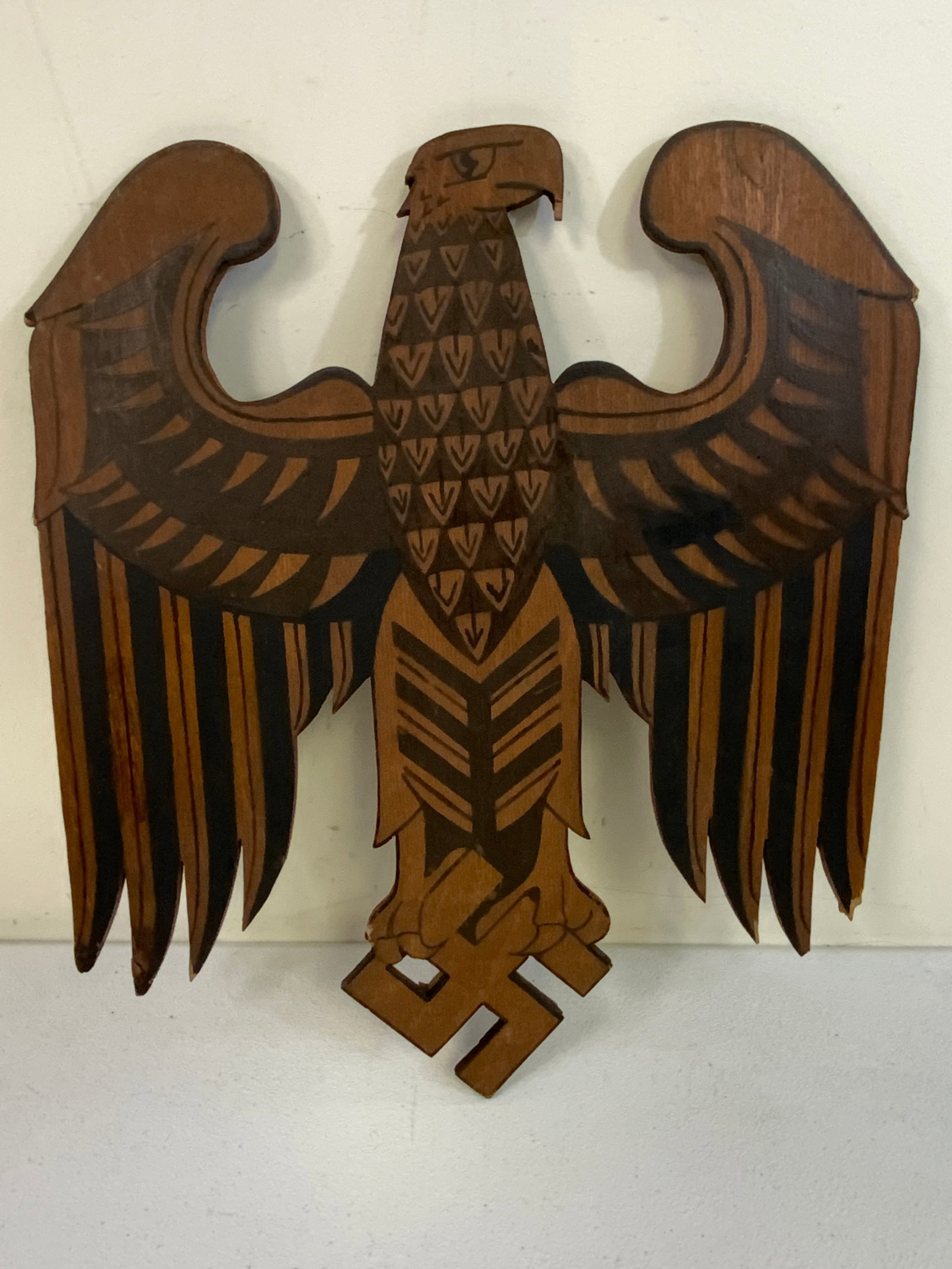 WWII GERMAN WOOD EAGLE TRENCH ART 1942 DATED: WWII GERMAN WOOD EAGLE TRENCH ART 1942 DATED. LARGE SIZE 14 X 16.VERY NICELY MADE.