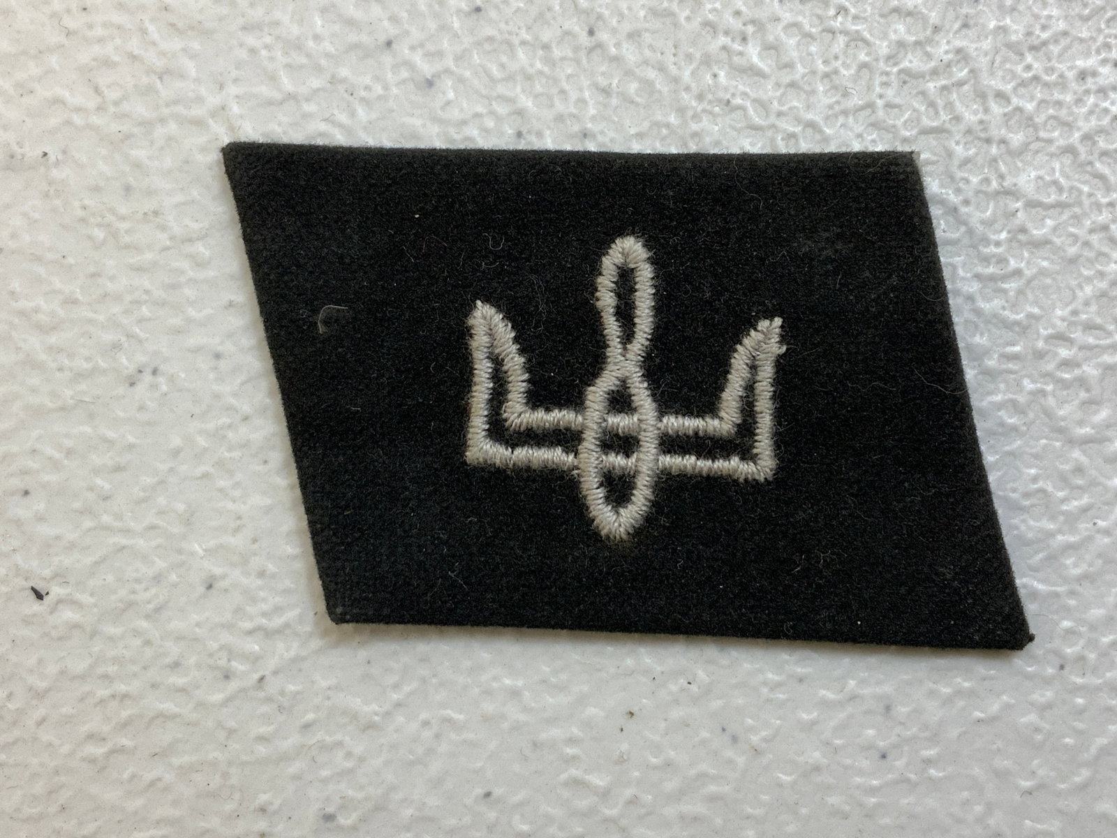 WWII GERMAN WAFFEN SS UKRAINIAN VOLUNTEER DIVISION COLLAR TAB: WWII GERMAN WAFFEN SS UKRAINIAN VOLUNTEER DIVISION COLLAR TAB. NEVER USED. DACHAU STYLE TYPE.