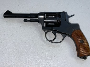 USSR M1895 NAGANT REVOLVER WITH HOLSTER