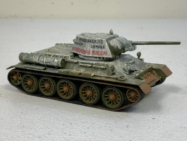WWII SOVIET RUSSIAN T34 DIE CAST TANK MODEL CUSTOM DETAILED: WWII SOVIET RUSSIAN T34 DIE CAST TANK MODEL CUSTOM DETAILED. 5" LONG BODY.