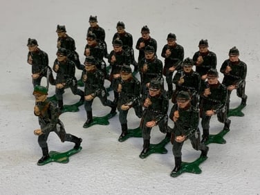 LOT OF PAINTED LEAD TOY SOLDIERS - IMPERIAL GERMAN