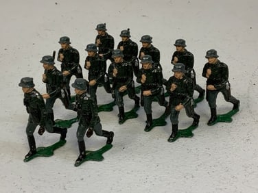 LOT OF PAINTED LEAD TOY SOLDIERS - WWII GERMAN