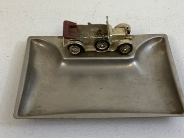 AUTOMOBILIA VINTAGE ASHTRAY WITH ANTIQUE CAR MODEL ATTACHED