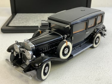 FRANKLIN MINT 1930 V-16 CADILLAC IMPERIAL SEDAL DIE CAST MODEL