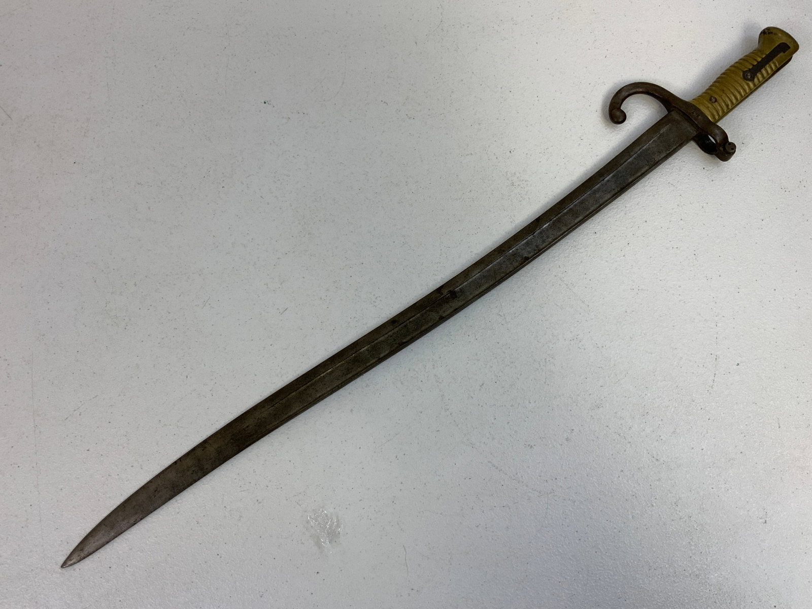 ANTIQUE FRENCH CHASSEPOT MODEL 1866 YATAGHAN SWORD BAYONET: ANTIQUE FRENCH CHASSEPOT MODEL 1866 YATAGHAN SWORD BAYONET.OVERALL GOOD CONDITION WITH NO SCABBARD