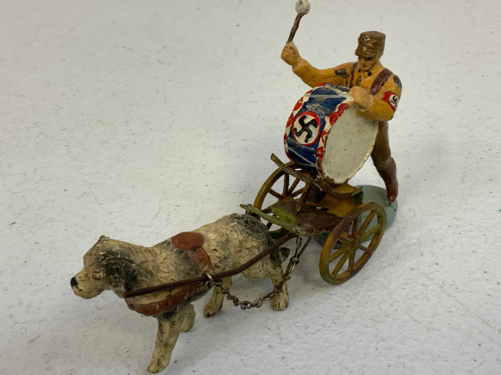 GERMAN NAZI PERIOD LINEOL / ELASTOLIN TOY SOLDIER ARMY DRUMMER WITH DOG: GERMAN NAZI PERIOD LINEOL / ELASTOLIN TOY SOLDIER ARMY DRUMMER WITH DOG. 3" TALL