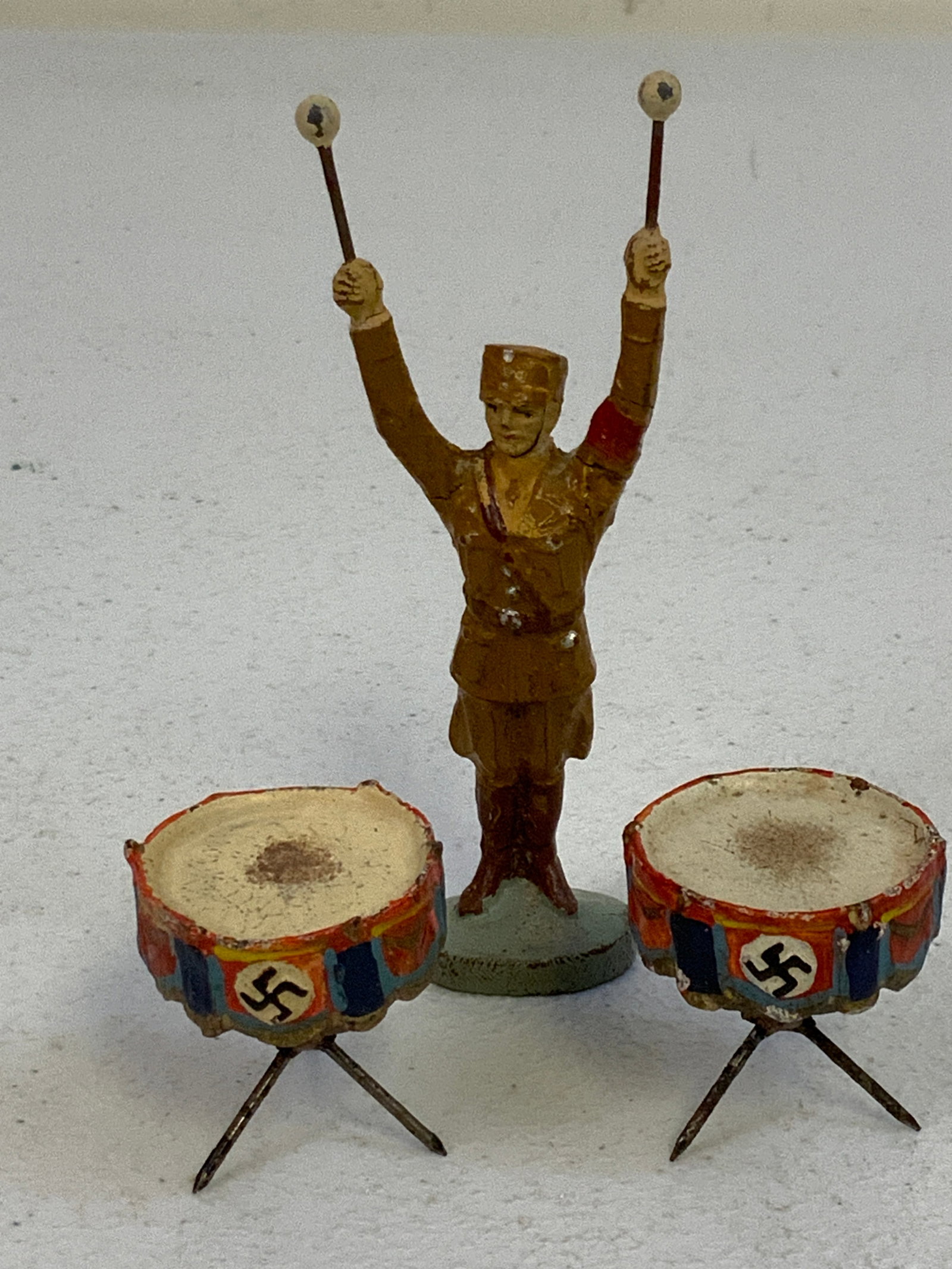 GERMAN NAZI PERIOD LINEOL / ELASTOLIN DRUMMER TOY SOLDIER: GERMAN NAZI PERIOD LINEOL / ELASTOLIN DRUMMER TOY SOLDIER. 3" TALL.
