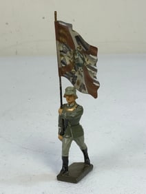 GERMAN NAZI PERIOD LINEOL / ELASTOLIN TOY SOLDIER FLAG BEARER