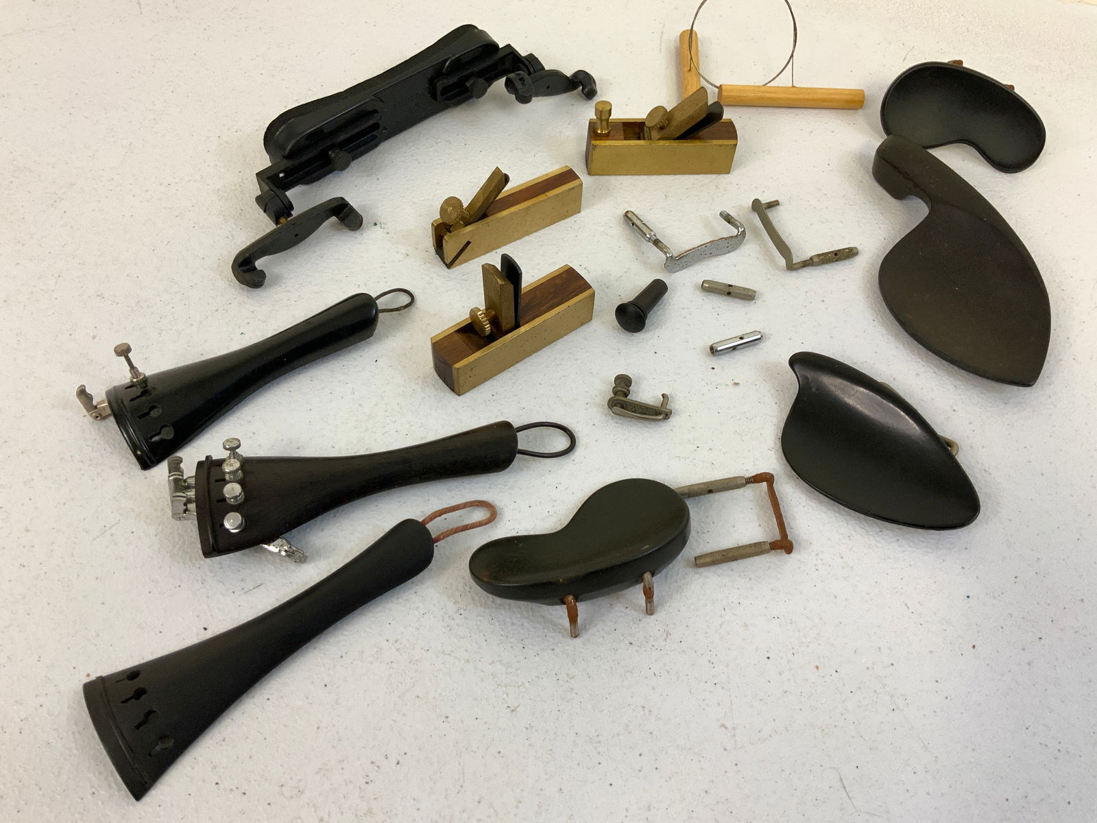 VINTAGE VIOLIN MAKING AND REPAIR PARTS AND TOOLS: VINTAGE VIOLIN MAKING AND REPAIR PARTS AND TOOLS. FROM DR. PAUL D LYNN PERSONAL COLLECTION.