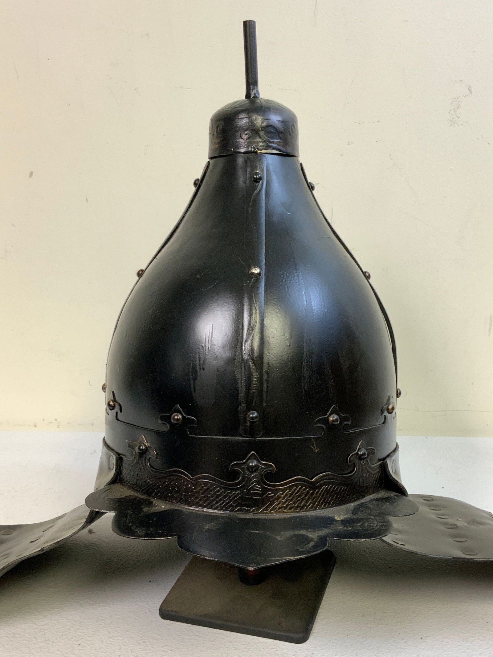 MONGOLIAN ARCHER HELMET HISTORICAL REPRODUCTION: MONGOLIAN ARCHER HELMET HISTORICAL REPRODUCTION. COMPLE WITH STAND.GREAT DISPLAY PIECE. FROM DR. PAUL D. LYNN COLLECTION.