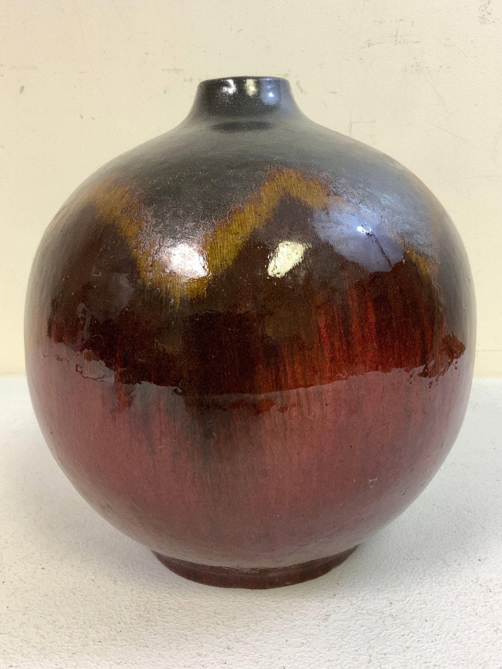 VINTAGE JAPANESE KYOTO WARE TENMOKU VASE PORCELAIN POT: VINTAGE JAPANESE KYOTO WARE TENMOKU VASE PORCELAIN POT. AGE UNKNOWN. BEAUTIFUL PIECE. 12" TALL , APPROX. 9" DIAM.GREAT DECORATORFROM DR. PAUL D LYNN COLLECTION.