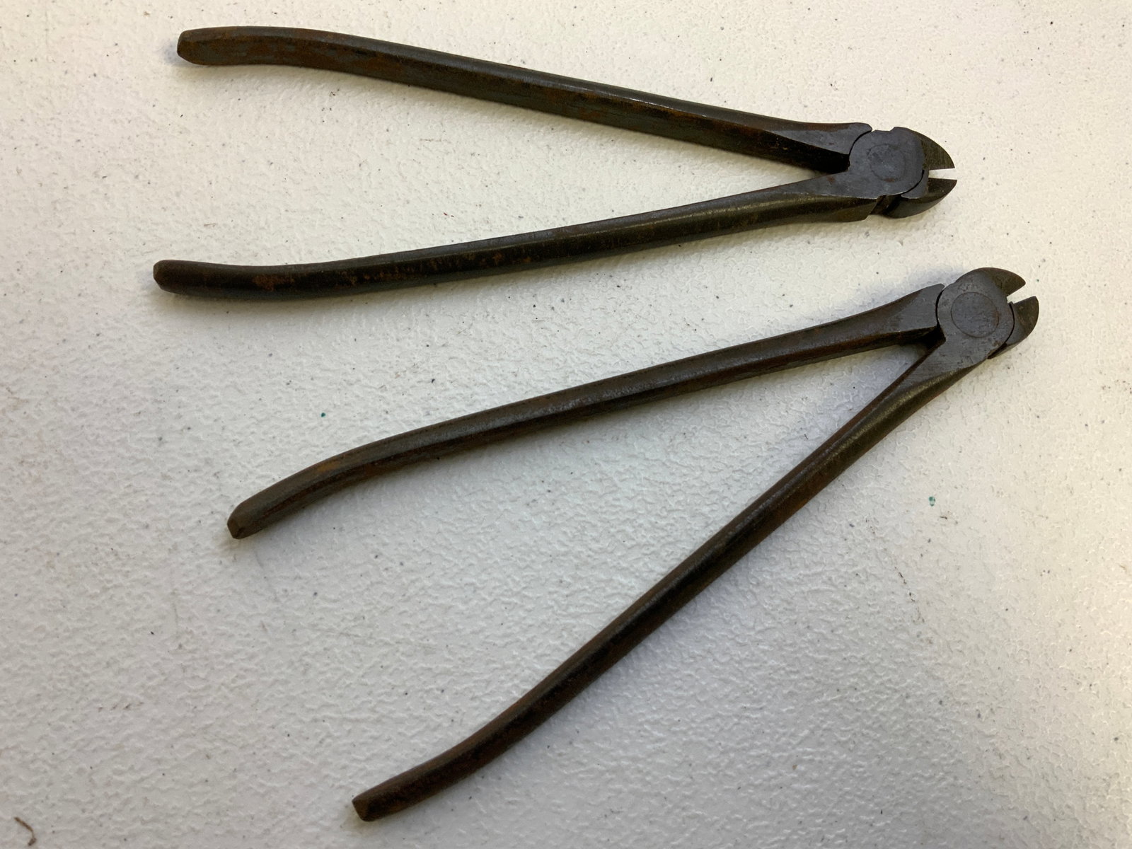 JAPAN BONSAI TREE VINTAGE CLIPPERS PRUNERS: JAPAN BONSAI TREE VINTAGE CLIPPERS PRUNERS. 9" LONG. CIRCE 1940-S-50-S. GOOD WORKING CONDITION. FROM DR. PAUL D. WYNN COLLECTION.