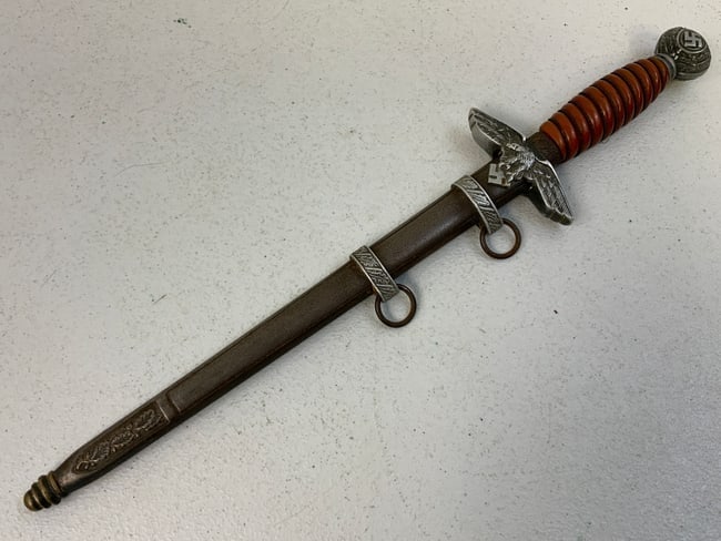 WWII GERMAN LUFTWAFFE OFFICERS DAGGER PAUL WEYERSBERG SOLINGEN: WWII GERMAN LUFTWAFFE OFFICERS DAGGER PAUL WEYERSBERG SOLINGEN . DARK ORANGE TONED GRIP. BRIGHT MINT BLADE. UNCLEANED DARK FITTINGS. VERY NICE DAGGER.