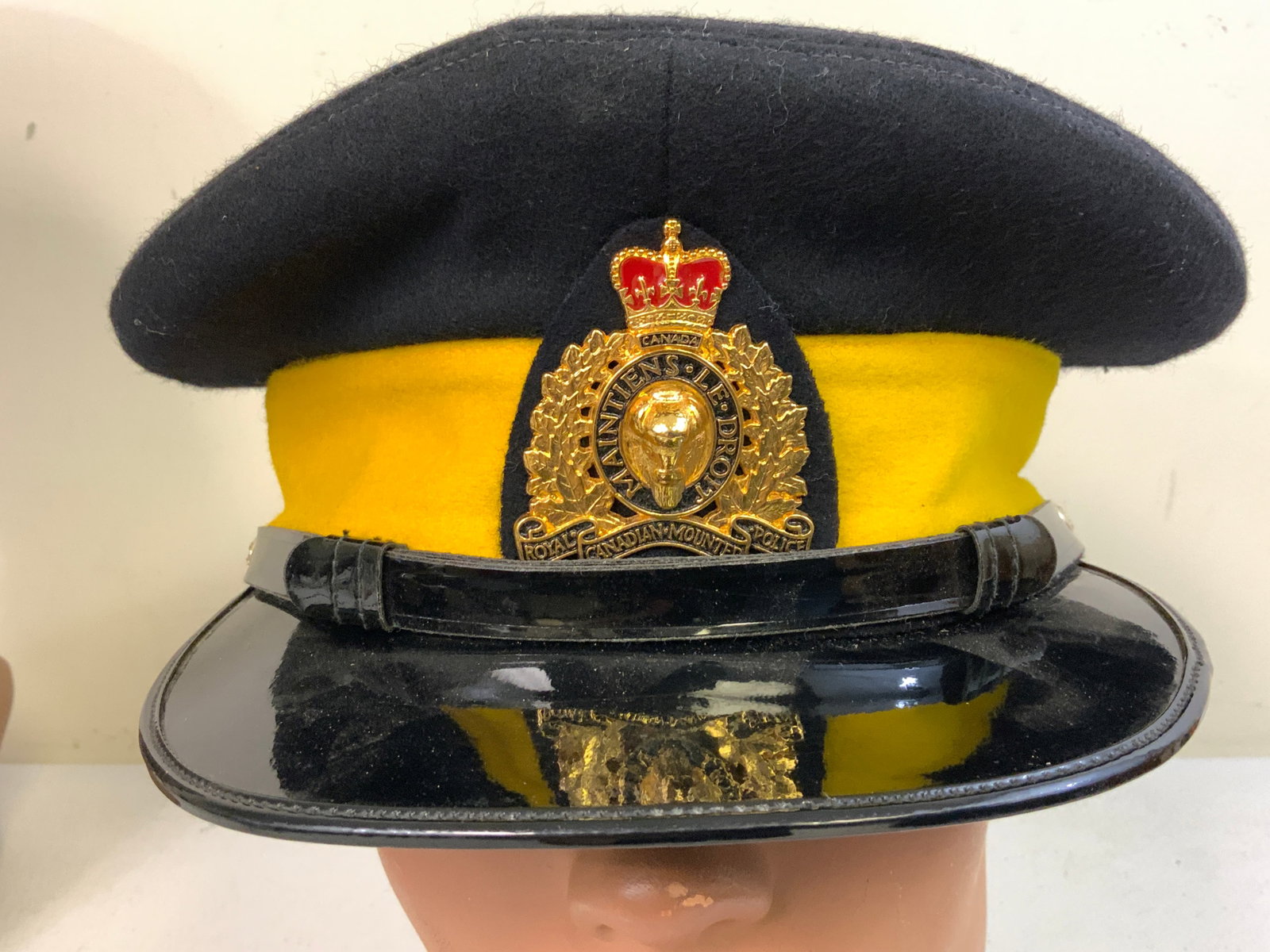 CANADA VINTAGE ROYAL CANADIAN MOUNTED POLICE VISOR HAT: CANADA VINTAGE ROYAL CANADIAN MOUNTED POLICE VISOR HAT. GREAT CONDITION. 7 1/2 SIZE . 1972 DATED.