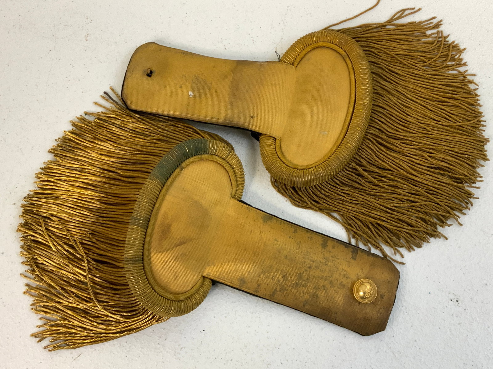 ANTIQUE FRENCH OFFICER EPAULETES: ANTIQUE FRENCH OFFICER EPAULETES. 19TH CENTURY. VERY GOOD CONDITION.