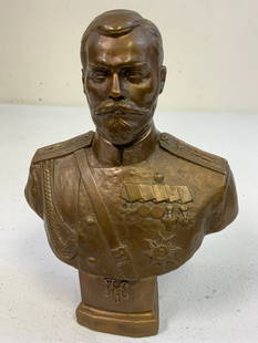 IMPERIAL RUSSIA TZAR NICKOLAS II BRONZE TABLE STATUE: IMPERIAL RUSSIA TZAR NICKOLAS II BRONZE TABLE STATUE. HEAVY BRONZE. GREAT DETAILS. 6" TALL.