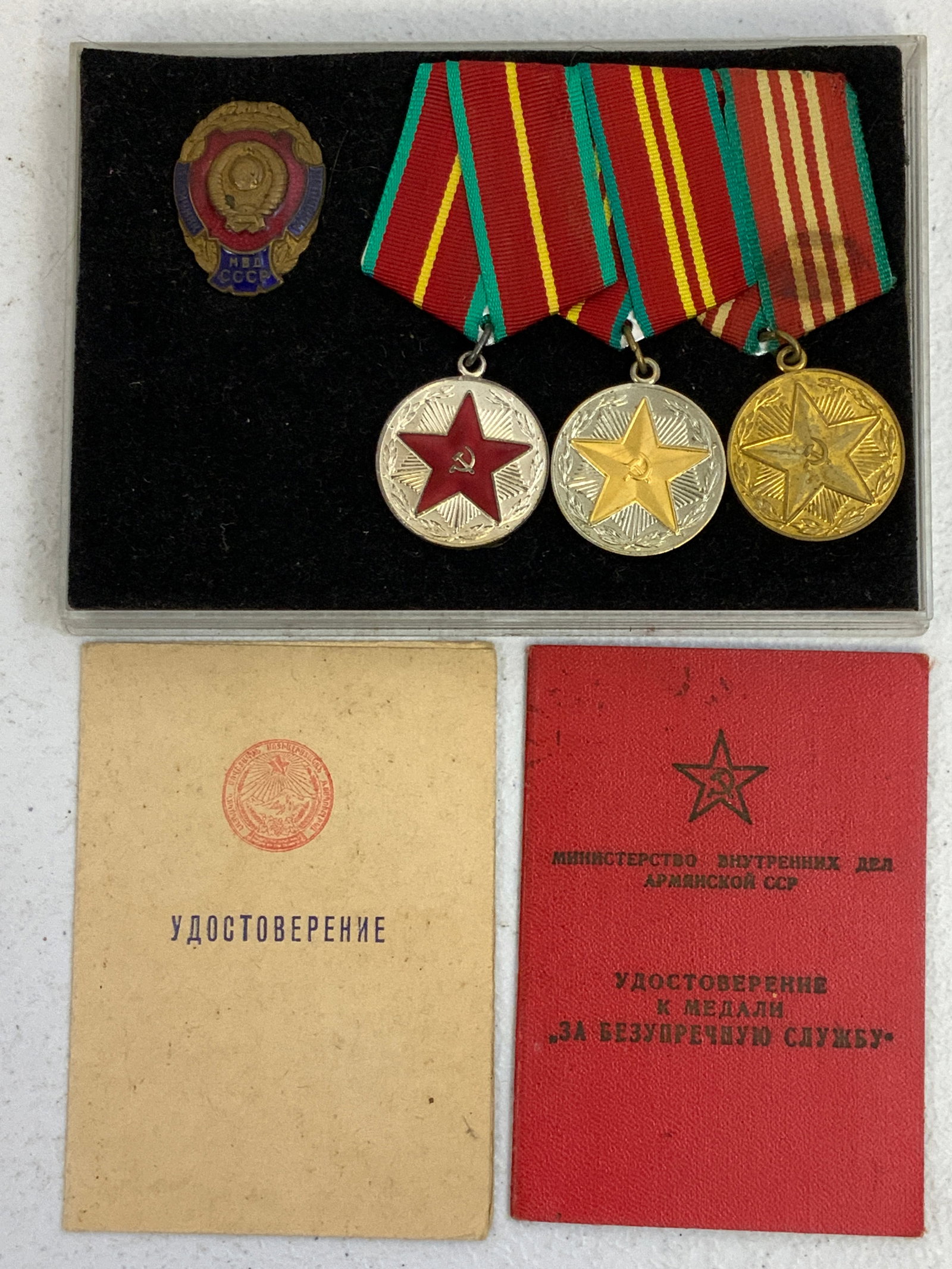 USSR ARMENIA POLICE MEDALS FOR IRREPROACHABLE SERVICE WITH DOCUMENTS: USSR ARMENIA POLICE MEDALS FOR IRREPROACHABLE SERVICE WITH DOCUMENTS. NAMED TO AN ARMENIAN POLICE OFFICER. ALL 3 GRADES 10 , 15 , 20 YEARS AND WITH EXELENT SERVICE IN POLICE BADGE.