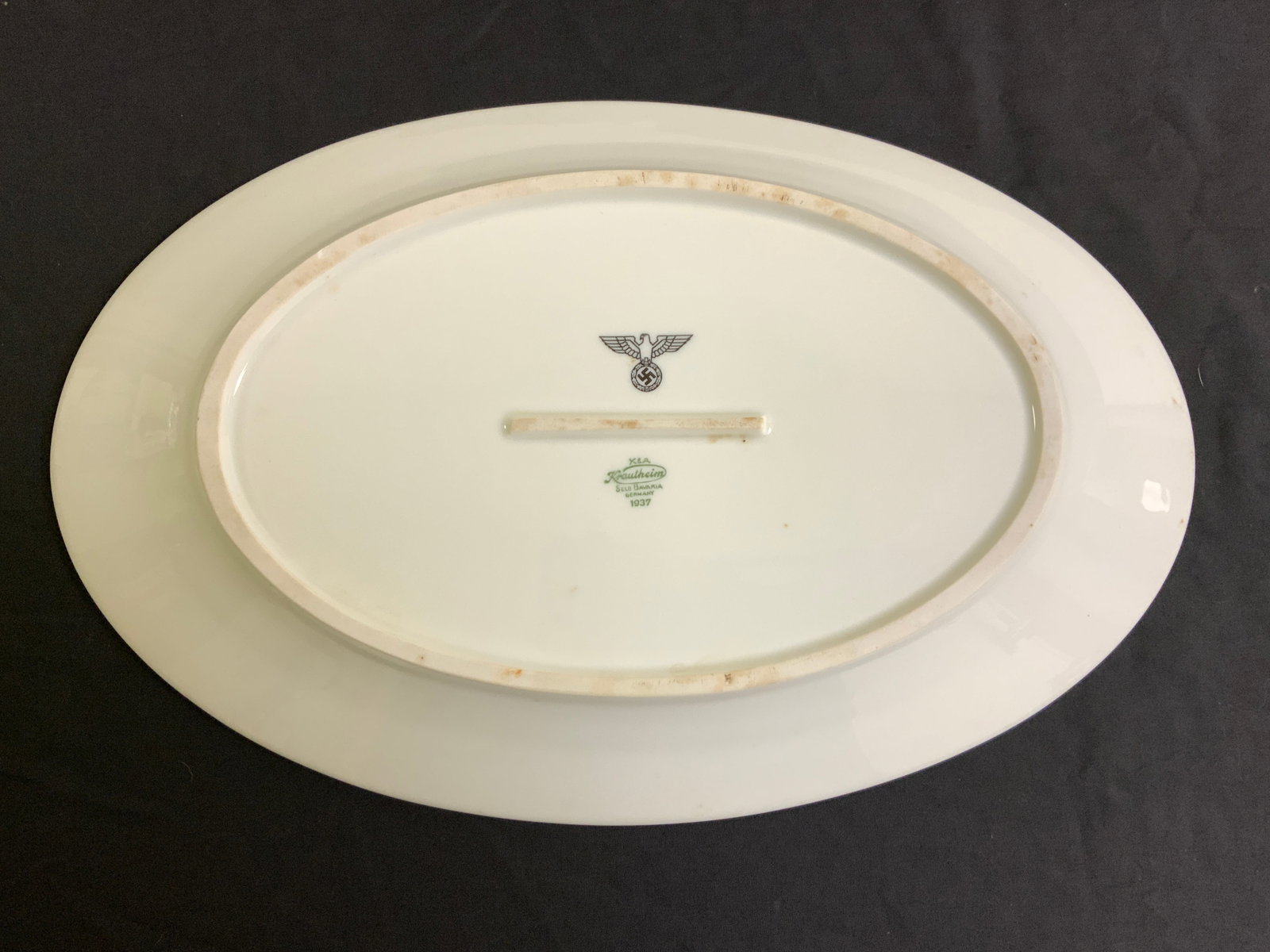 GERMANY THIRD REICH KRAUTHEIM BAVARIA LARGE PORCELAIN DISH WEHRMACH MARKED 1937: GERMANY THIRD REICH KRAUTHEIM BAVARIA LARGE PORCELAIN DISH WEHRMACH MARKED 1937. VERY GOOD CONDITION WITH NO CHIPS. LARGE SIZE 16 1/4 X 10 1/2 .