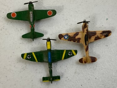 WWII MINIATURE PLAIN MODELS