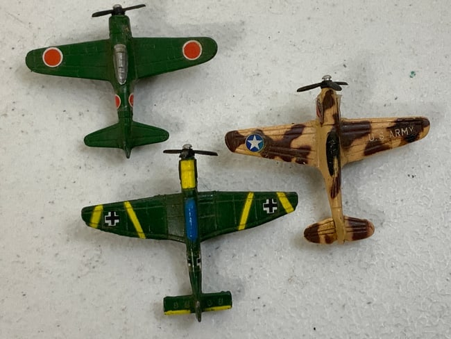 WWII MINIATURE PLAIN MODELS: WWII MINIATURE PLAIN MODELS. 2"LONG