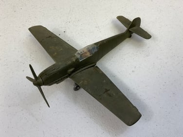 WWII GERMAN BF-109 AIRPLANE MODEL