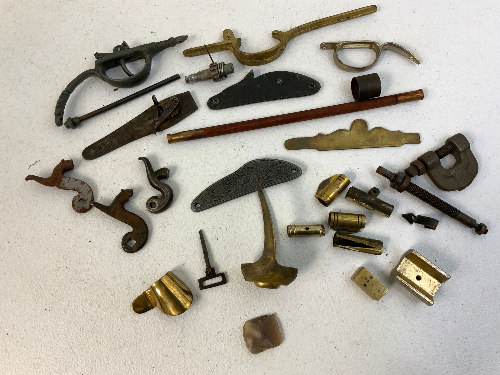 BLACK POWDER GUNS LARGE PARTS LOT: BLACK POWDER GUNS LARGE PARTS LOT