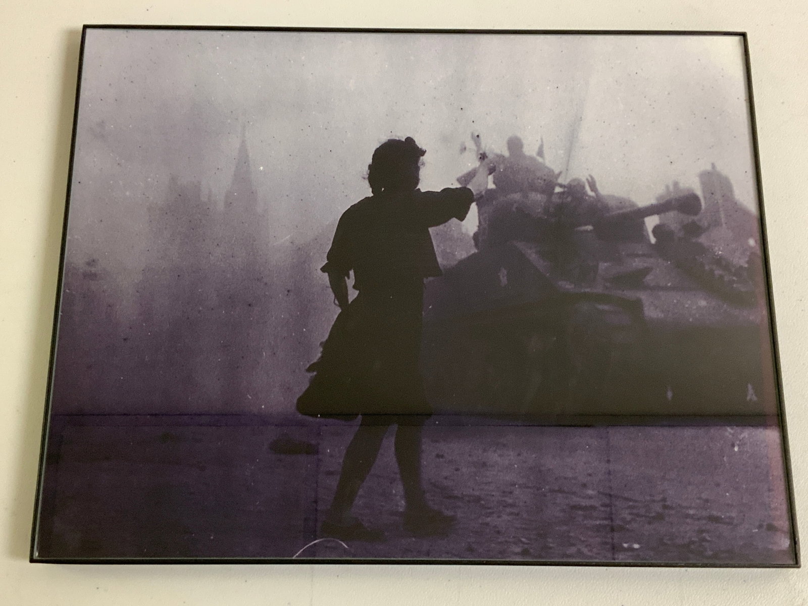 FRENCH GIRL GREATING AMERICAN SHERMAN TANKS IN FRANCE FRAMED LARGE PHOTO: FRENCH GIRL GREATING AMERICAN SHERMAN TANKS IN FRANCE FRAMED LARGE PHOTO. GREAT DECORATOR. 14 X 11 SIZE.
