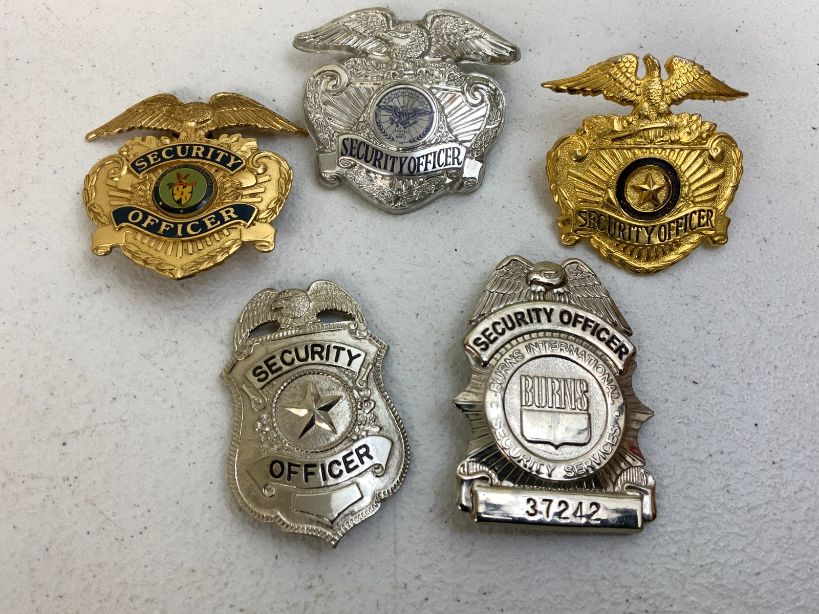 VINTAGE OBSOLETE USA SECURITY BADGES LOT: VINTAGE OBSOLETE USA SECURITY BADGES LOT