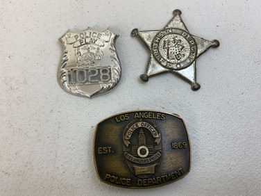 VINTAGE USA LAPD BELT BUCKLE AND POLICE PLAY BADGES