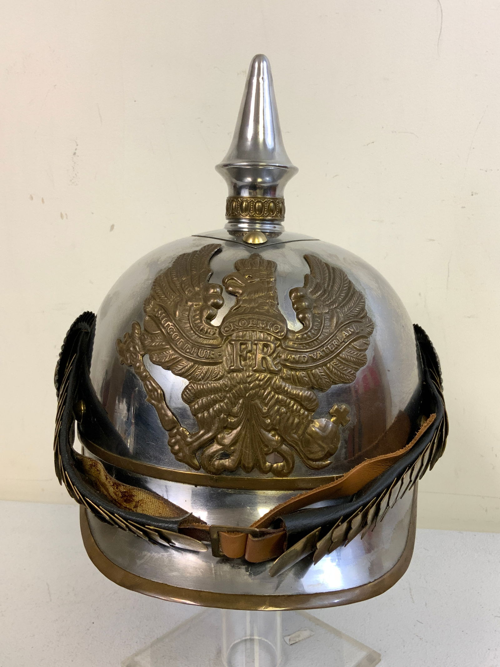 IMPERIAL GERMAN PICKELHAUBE HELMET STEEL DISPLAY MODEL: IMPERIAL GERMAN PICKELHAUBE HELMET STEEL DISPLAY MODEL . GREAT DISPLAY PIECE. FULL SIZE. MODERN MADE. GREAT DECORATOR.